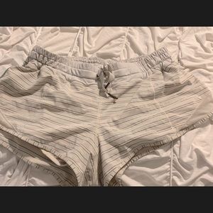 LULULEMON 2.5” Hotty Hot Lowrise Shorts